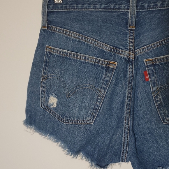 Levi's 501 Women's Denim Blue Distressed Shorts Size W26  Button Fly - Picture 7 of 10